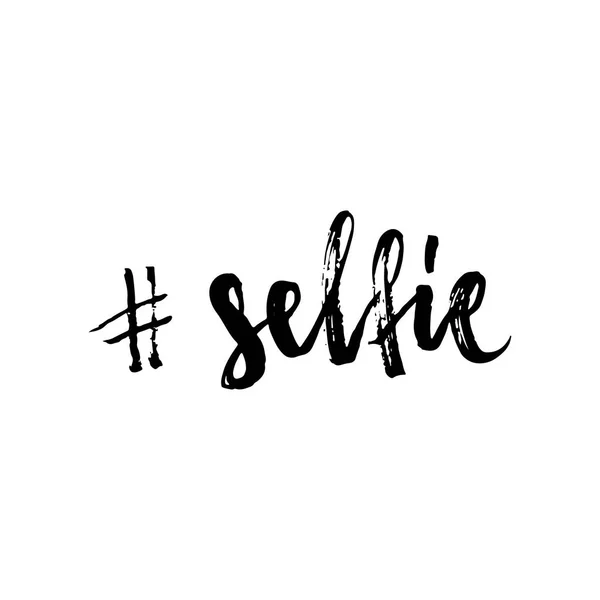 Selfie hashtag lettering. Lettere a mano pennello. Calligrafia a pennello. selfie parola scritta a mano . — Vettoriale Stock