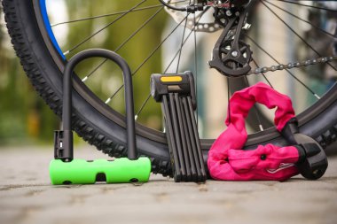 Bisiklet kilidi. Bisiklet U-kilit