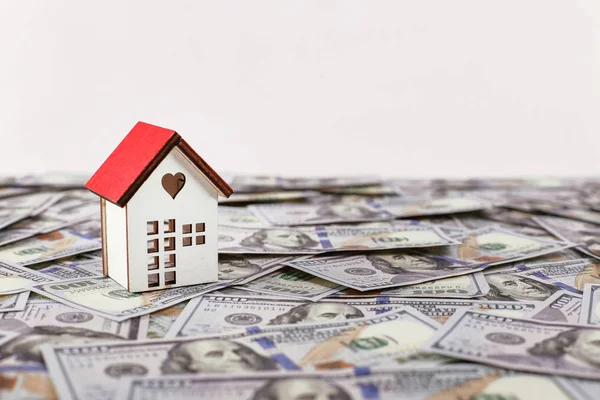 Amerikan Doları yüz banknot ve model evde. Dolar çok yakın çekim