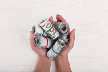 Yakın çekim Amerikan Doları banknot haddelenmiş