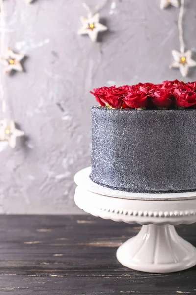 Wedding cake with flowers. Wedding details - wedding cake with roses.