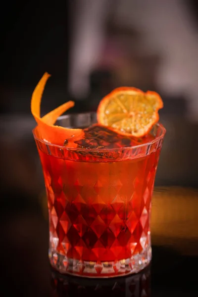 Orange Cocktail Retro Glas Svart Bakgrund — Stockfoto