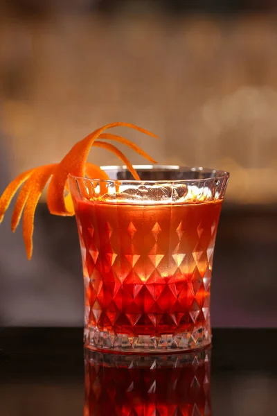 Cóctel Alocohol Negroni Superficie Negra — Foto de Stock