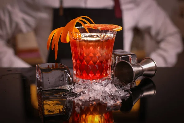 Cocktail Alcool Negroni Superficie Nera — Foto Stock