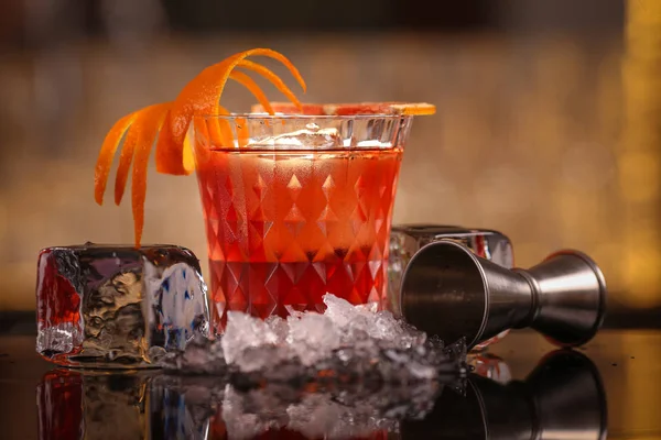 Alocohol Cocktail Negroni Auf Schwarzer Oberfläche — Stockfoto