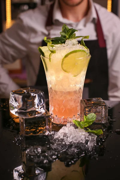 Napój Koktajlowy Mule Alkohol Plasterkiem Limonki Liści Mięty — Zdjęcie stockowe