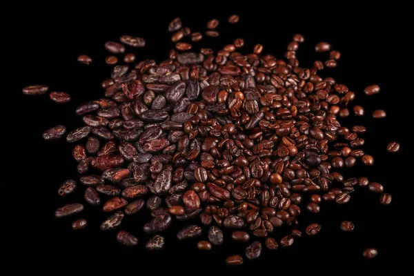 Habas Asadas Granos Cacao Granos Café Aislados Sobre Fondo Negro — Foto de Stock