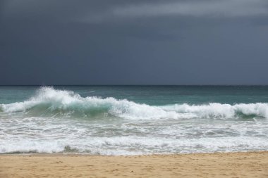 Deniz Hint Okyanusu'nun fırtına öncesi sessizlik. Sri Lanka açıklarındaki