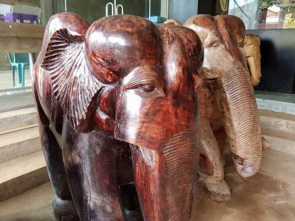 Bentota Sri Lanka Maggio 2018 Grandi Elefanti Tradizionali Legno Fatti — Foto Stock