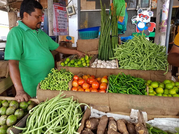 Panadura Σρι Λάνκα Μαΐου 2018 Ένας Άντρας Πωλεί Ώριμα Λαχανικά — Φωτογραφία Αρχείου