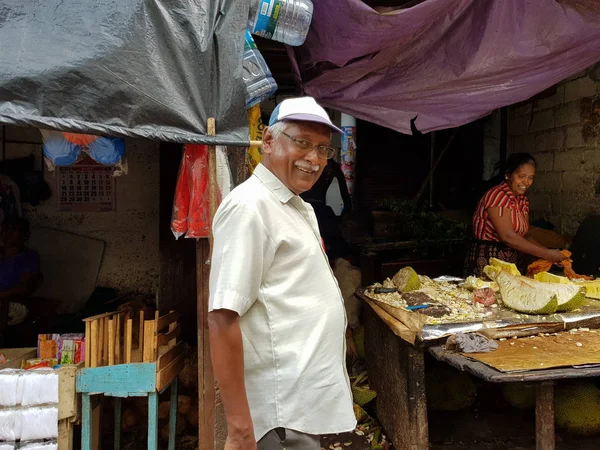 Panadura Σρι Λάνκα Μαΐου 2018 Άντρας Χαμογελώντας Μια Τοπική Αγορά — Φωτογραφία Αρχείου