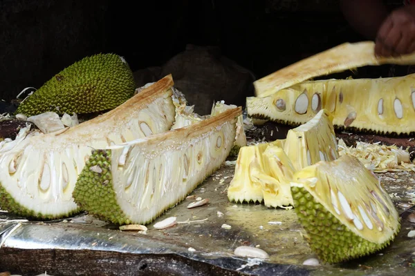 Φέτες Ώριμα Jackfruit Στον Πάγκο Τοπική Αγορά Φρούτων Και Λαχανικών — Φωτογραφία Αρχείου
