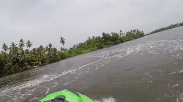 Ego Ansicht Des Rennens Auf Einem Jetski Auf Dem Fluss — Stockvideo