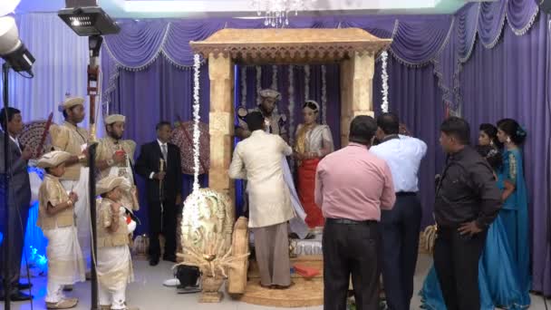 Wadduwa Sri Lanka Mei 2018 Mooie Huwelijksceremonie Sri Lanka Jonggehuwden — Stockvideo