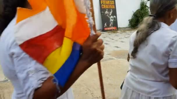 Wadduwa Sri Lanka Mayo 2018 Gente Vestida Blanco Está Caminando — Vídeos de Stock