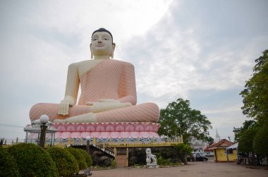 Oturan Buda heykeli, Sri Lanka Kande Viharaya Tapınağı