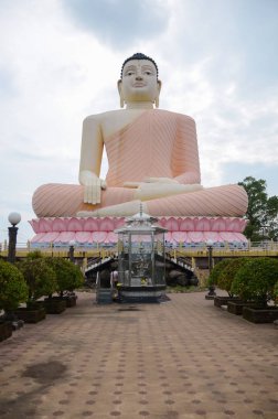 Oturan Buda heykeli, Sri Lanka Kande Viharaya Tapınağı