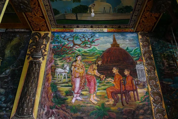Aluthgama, Sri Lanka - 04 Mayıs 2018: Sri Lanka'daki Kande Viharaya Tapınağı'ndaki resimler ve freskler