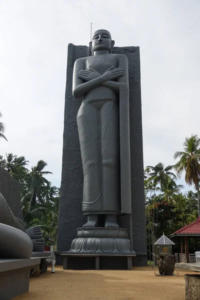 Mahigarjanaramaya Tempio Buddista e Kirama Ananda Himi Monumento Religioso a Wadduwa, Sri Lanka — Foto Stock