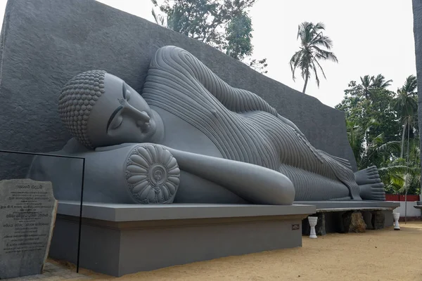 Mahigarjanaramaya Tempio Buddista e Kirama Ananda Himi Monumento Religioso a Wadduwa, Sri Lanka — Foto Stock