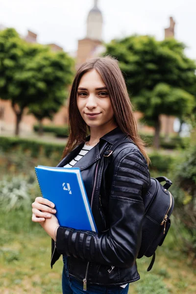 Bonito Amigável Atraente Bonito Feminino Faculdade Estudante Estilo Vida Misto — Fotografia de Stock