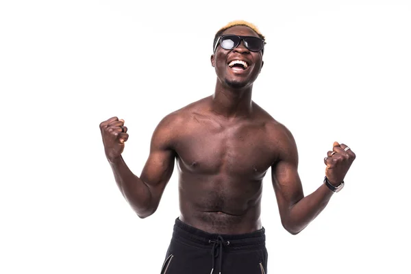 Retrato Feliz Hombre Afro Americano Alegre Pantalones Cortos Verano Gritando — Foto de Stock