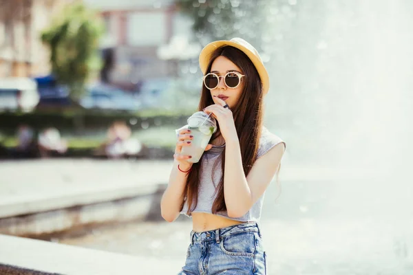 Vara Soare Stil Viață Moda Portret Tineri Hipster Elegant Femeie — Fotografie, imagine de stoc