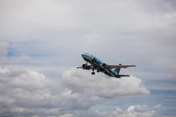 Faro Portugal Juli 2018 Flugzeug Von Brussels Airlines Hebt Tagsüber — Stockfoto