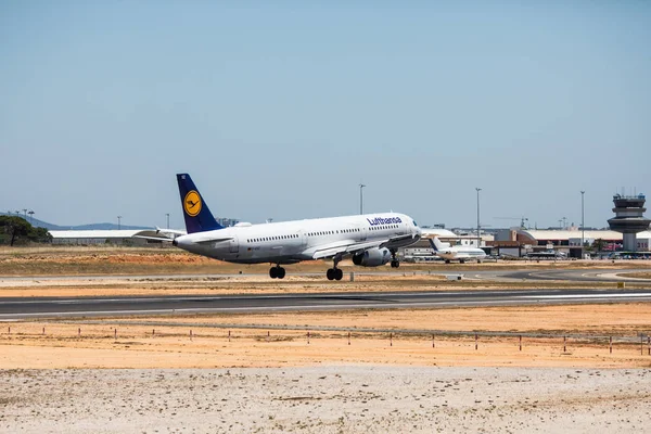 Faro Portugal Julio 2018 Aerolíneas Lufthansa Llegan Aeropuerto Faro Fao — Foto de Stock