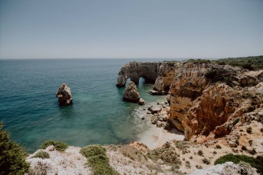 Deniz Kuvvetleri deniz - Praia da Marinha - Portekiz, en ünlü plajlarından Lagoa Belediyesi, Algarve Atlantik kıyısında yer.