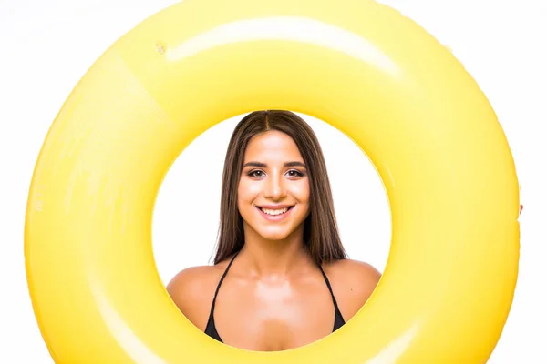 Szczęśliwa Kobieta Bikinin Pierścieniem Pomarańczowy Pływać Białym Tle — Zdjęcie stockowe