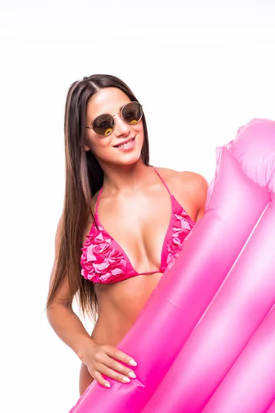 Hermosa Mujer Sonriente Con Colchón Inflable Amarillo Aislado Azul — Foto de Stock