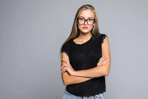 Portret Van Een Prachtige Vrouw Staan Met Handen Gevouwen Grijze — Stockfoto