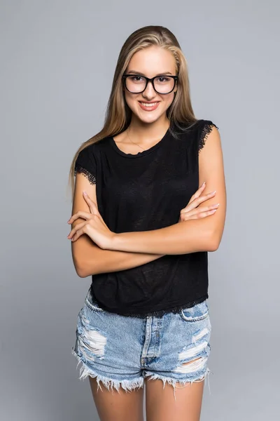 Retrato Una Hermosa Mujer Pie Con Las Manos Dobladas Sobre —  Fotos de Stock