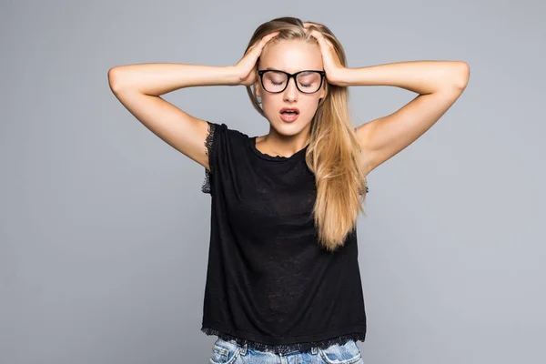 Sono Solo Felice Giovane Donna Sorridente Uscito Abbigliamento Casual Che — Foto Stock