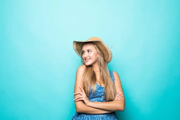 Portrait Une Jeune Femme Souriante Debout Les Bras Croisés Regardant — Photo