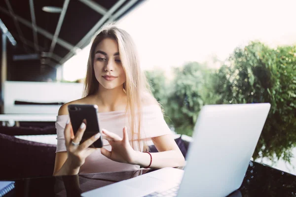 Close Woman Hands Using Mobile Phone Laptop Computer Blank Copy — Stock Photo, Image