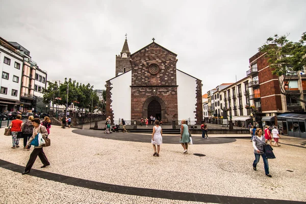 Juli 2018 Funchal Portugal Funchal Straat Stadsgezicht Met Hoofdstraat Zonnige — Stockfoto