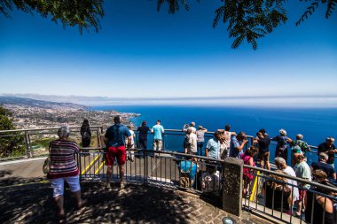 Madeira, Portekiz - Temmuz, 2018: Cabo Girao, Madeira, gökyüzünde. Aşağı Atlantik Okyanusu göster