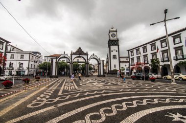 Ponta Delgada, Portekiz - Temmuz, 2018: Şehir kapıları, Merkezi, Ponta Delgada, Azor Adaları başkenti.