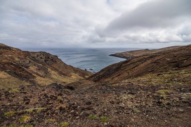 Popüler trekking ve güzel ve sıradışı Mars yatay, yürüyüş ve yürüyüş trail Madeira Adası - Ponta de Sao Lourenco denilen en doğu noktası