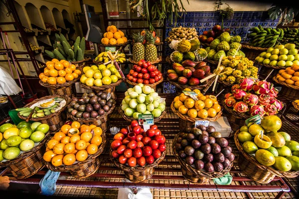 Wiele Świeżych Dojrzałych Owoców Egzotycznych Tradycyjne Rolnik Rynek Mercado Dos — Zdjęcie stockowe