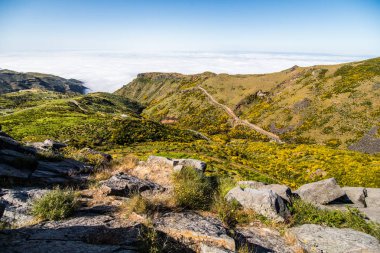 Pico yapmak Arieiro dağ bakış açısı, Madeira Adası içinde yer alan