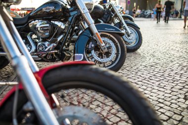 Faro, Portekiz - Temmuz, 2018: motosiklet geçit sokaklarda Uluslararası Motosiklet toplantı Faro, Portekiz.