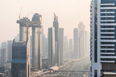 Dubai, Birleşik Arap Emirlikleri - Ekim, 2018. Uzun boylu Dubai Yat Limanı gökdelenlerin bina konstrüksiyon