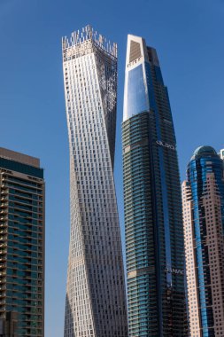 dubai Yat Limanı içinde gökdelenler. Birleşik Arap Emirlikleri
