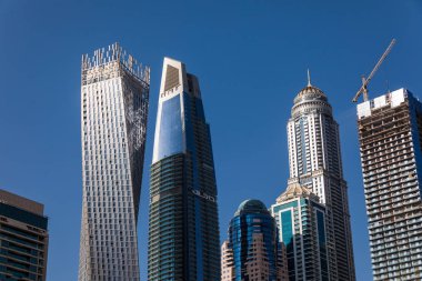 dubai Yat Limanı içinde gökdelenler. Birleşik Arap Emirlikleri