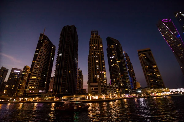 Skycrapers Dubai Marina Şubat 2017, Dubai Yat Limanı gece gece cityscape ışıkları