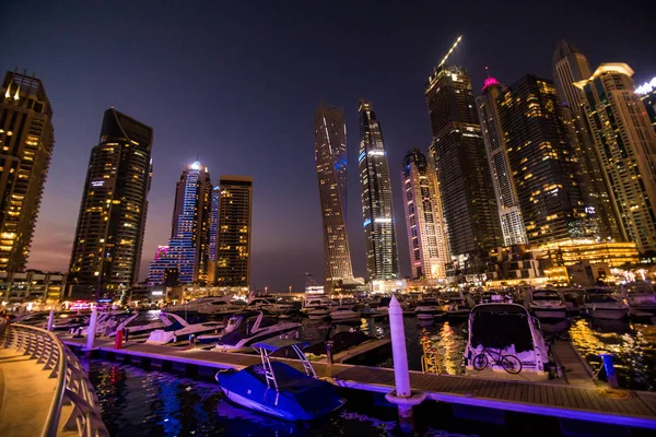 Wolkenkratzer Dubai Yachthafen Februar 2017 Dubai Yachthafen Bei Nacht Stadtbild — Stockfoto