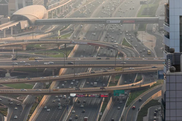 Дубайские Дороги Перекресток Перекресток Автомобильное Движение Дубае Оживленные Дороги Развязка Стоковое Изображение